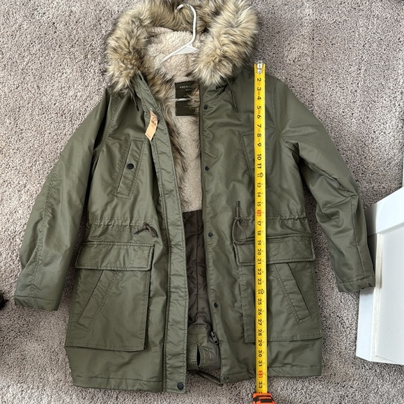 American Eagle Outfitters Faux Fur jacket. Army green. L - Picture 6 of 6